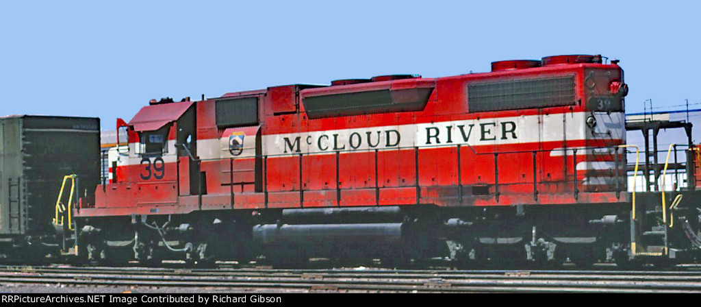 MR 39 Locomotive (SD38-2)